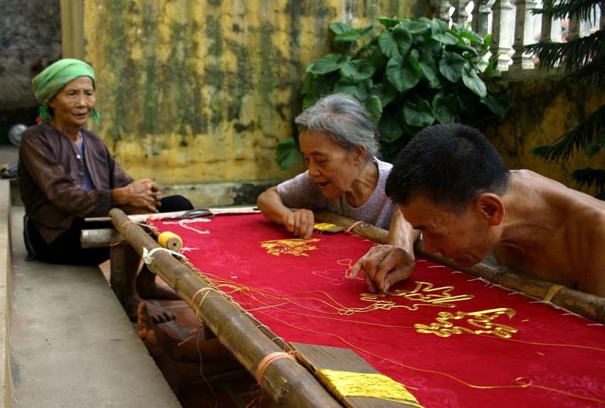 Vietnamese embroidery in the lives of locals