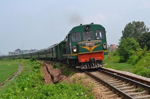 Train from Hanoi to Lao Cai