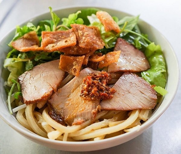 cao lau top 10 dishes of vietnam