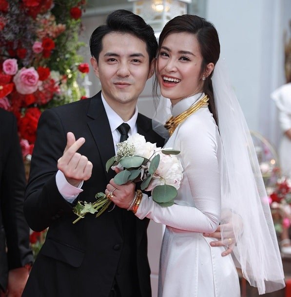 Vietnamese wedding couple