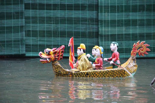 legend of the lake of restored sword to the puppet show on the Vietnamese water
