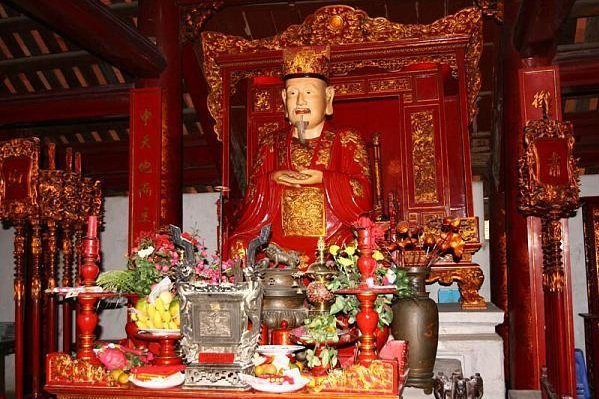 statue-of-the-philosopher-mr-confucius-in-vietnam