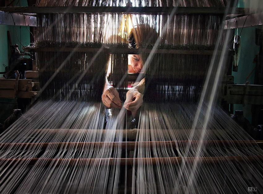 Weaving traditional Vietnamese silk