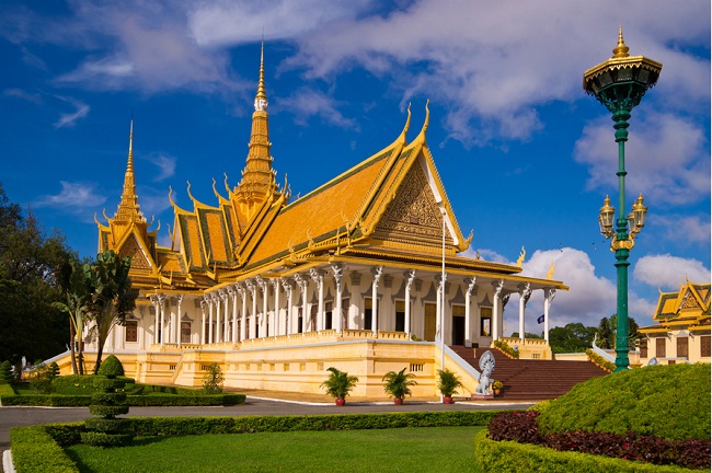 le-palais-royal-au-cambodge