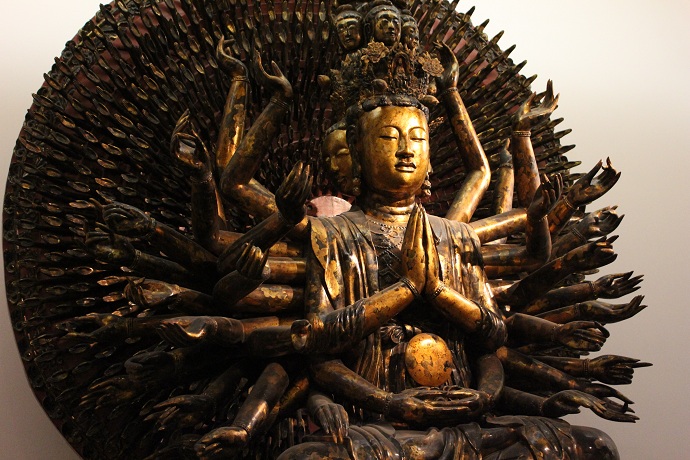 Buddha Statue – Thousand Arms and Thousand Eyes