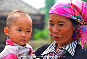 belle-femme-vietnamienne-et-bebe