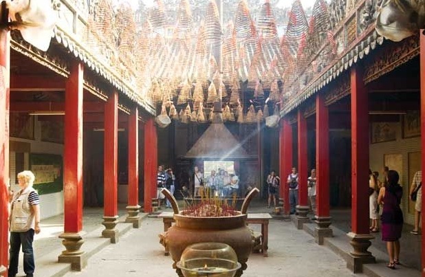 what-to-visit-in-ho-chi-minh-city-vietnam-thien-hau-temple