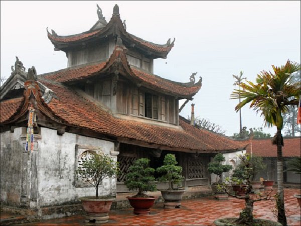 But Thap pagoda Vietnam travel