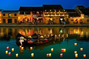 Trip Hoian Vietnam lamp on water