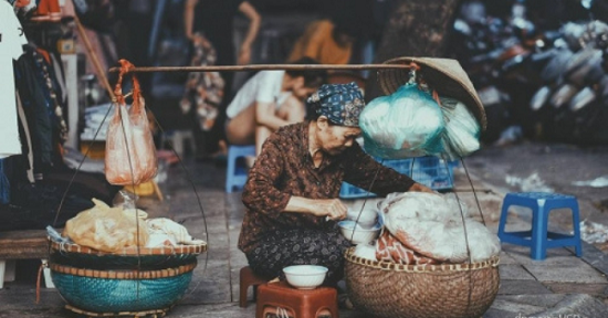 small baskets of sticky rice, a typical Hanoi image