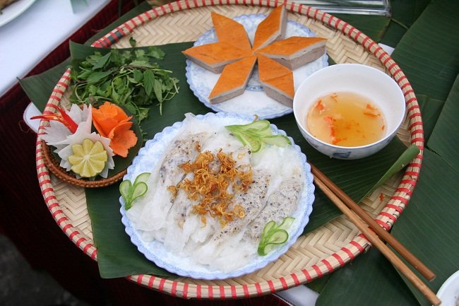 Vietnamese-specialty-ravioli-banh-cuon