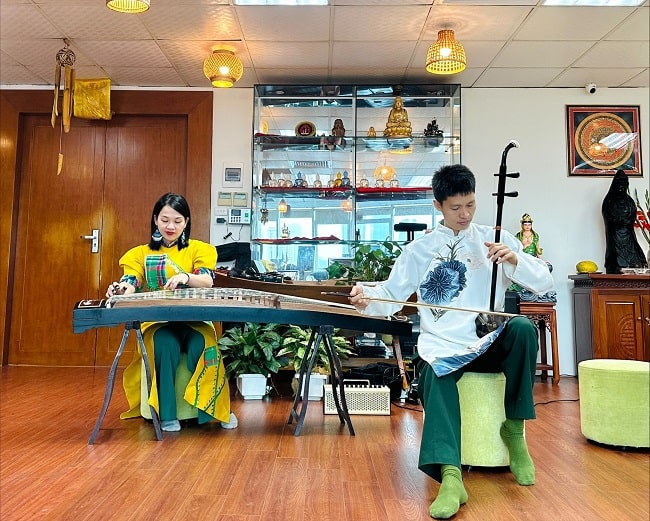Musica in ufficio - Horizon Vietnam Travel