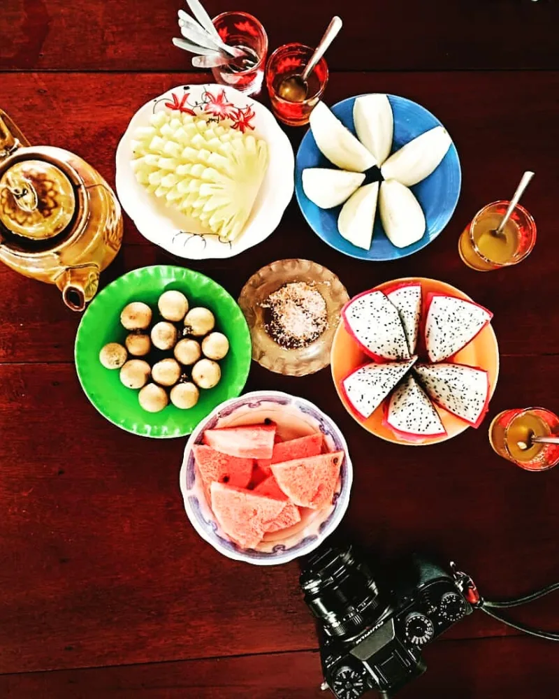 Sweet pause: fresh fruit and honey-scented tea