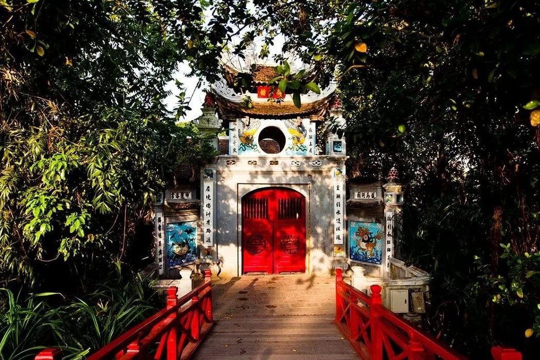 lac-hoan-kiem-ngoc-son-temple-hanoi-voyage