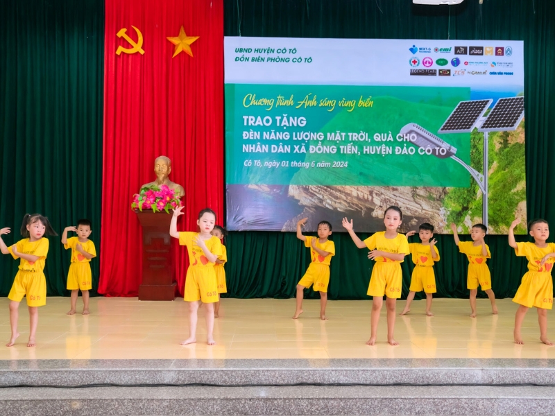 Les enfants de la maternelle ont performé dans le cadre du programme « Lumière pour la région maritime »