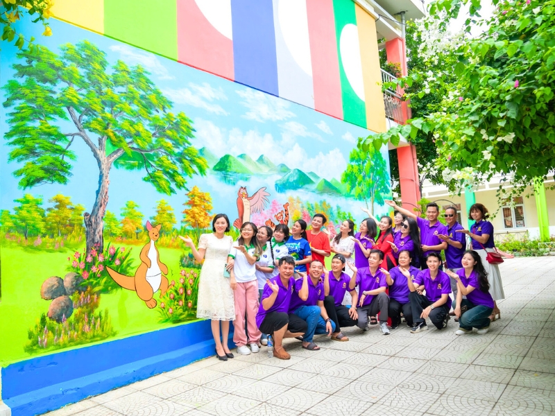 Une autre fresque représente un conte de fées proche des enfants