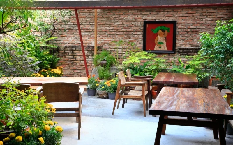 At HUM, you'll find a quiet corner to relax and savor the gifts of nature
