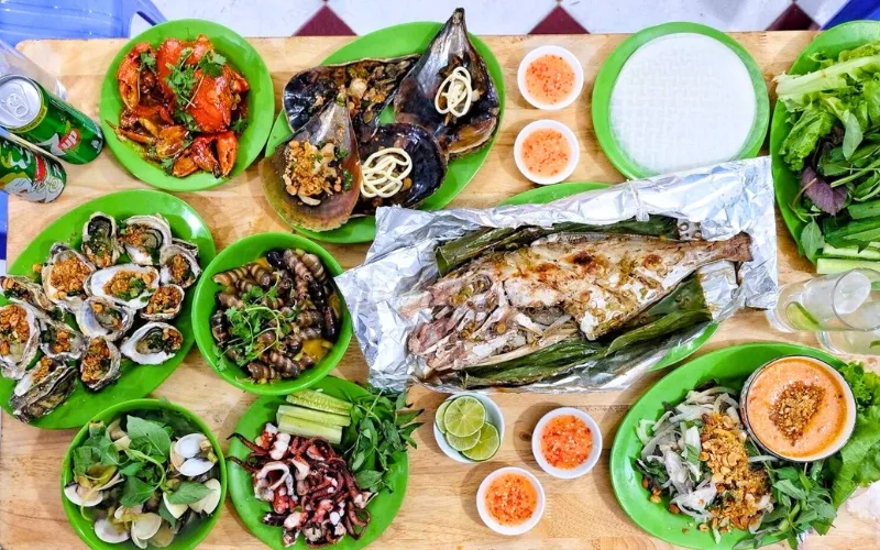 Fresh Quang Binh seafood, caught that day and ready to be enjoyed in an authentic atmosphere