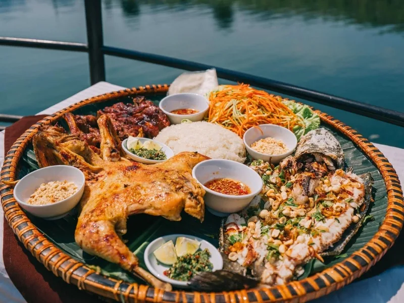 Gà nướng muối chéo (Grilled Chicken with Cheo Salt)