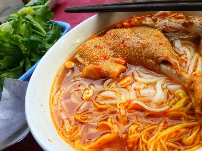 Mì Quảng Vịt (Quảng-Style Duck Noodles) Mui Ne