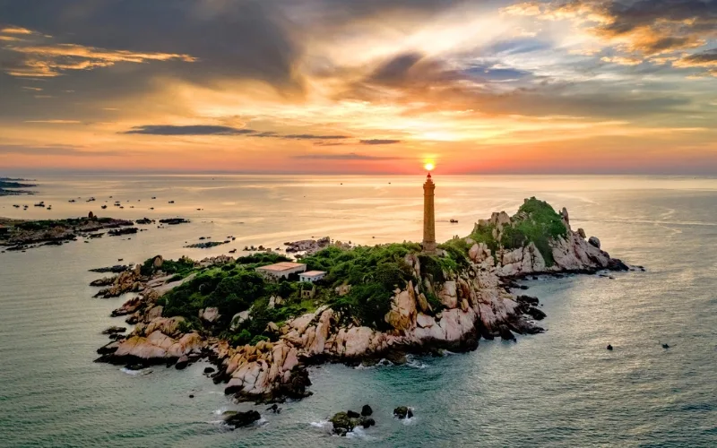 Mui Ne Bay, a natural canvas where endless beaches and turquoise waters meet.