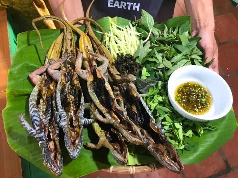 Dishes with dông (sand lizard)