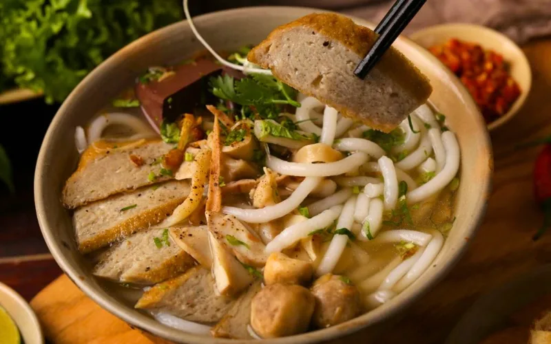Thick Noodle Soup with Fish Pâté Mui Ne