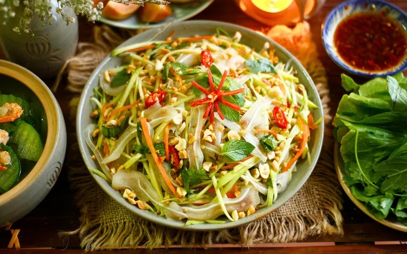 Goi xoai– Vietnamese green mango salad, fresh and savory