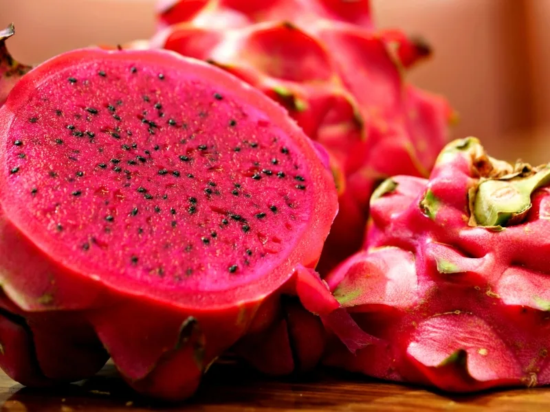 Thanh long do (Red-fleshed dragon fruit)
