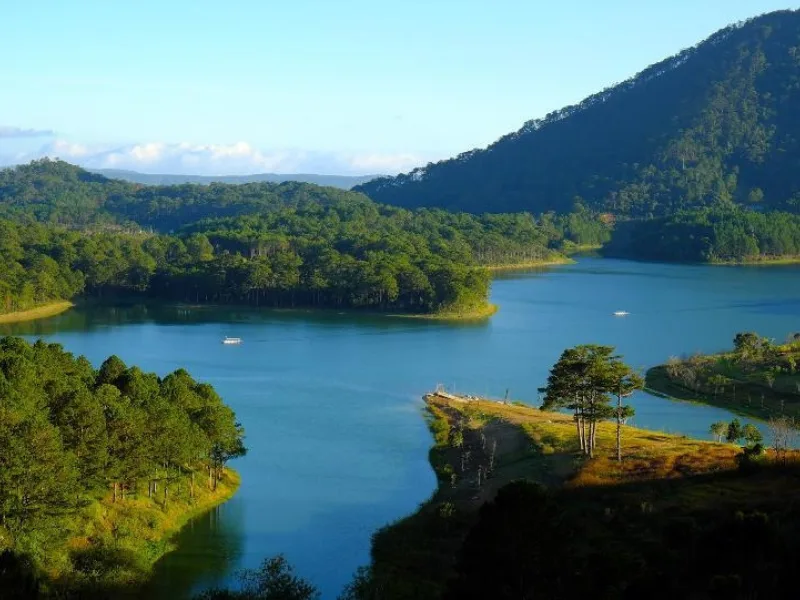 Tuyen Lam Lake
