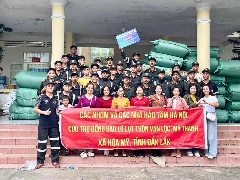 Our humanitarian team, with the support of local police, during distribution in Dak Lak