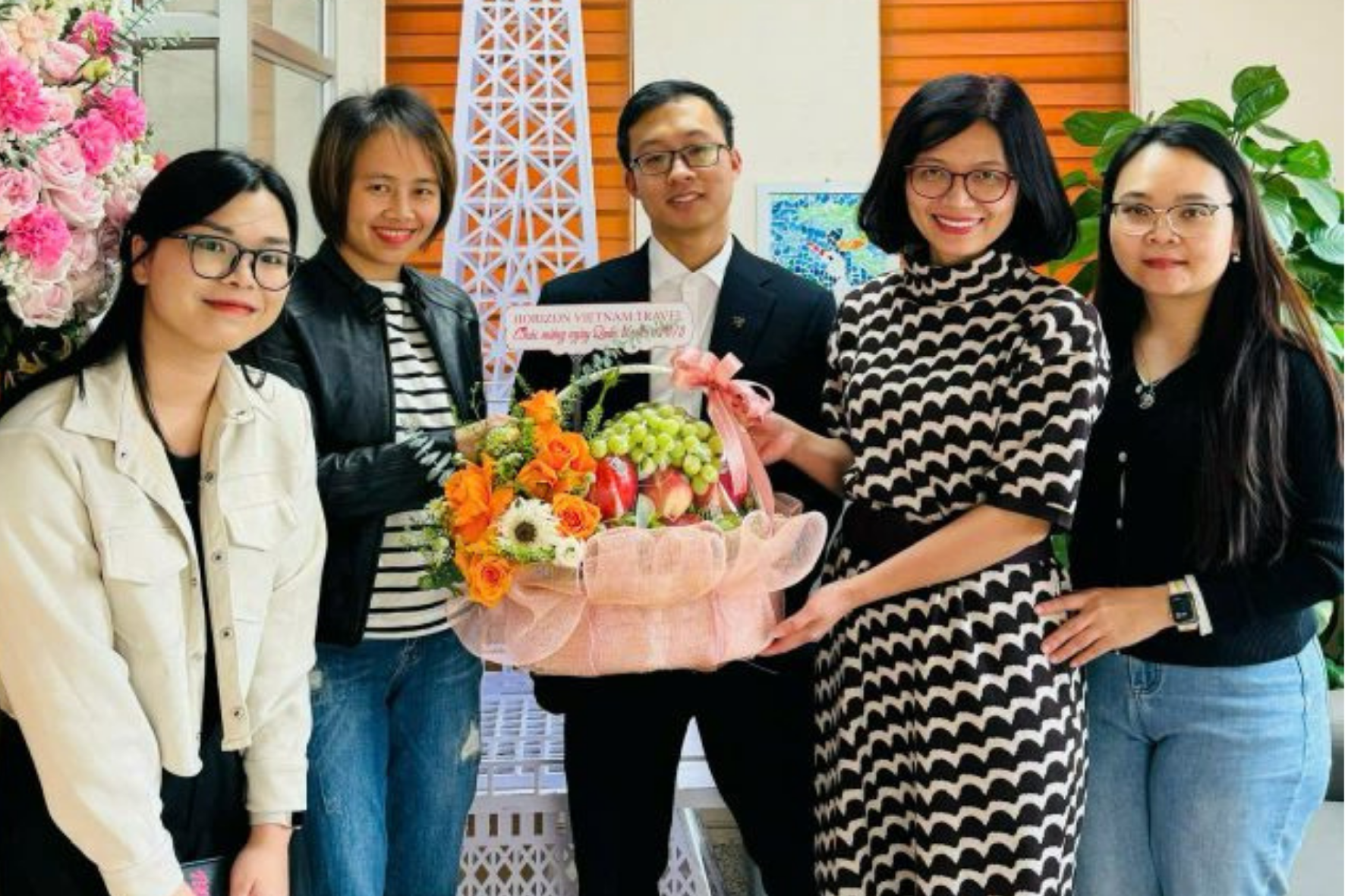 Horizon Vietnam Travel congratulates and recognizes the lecturers of the University of Foreign Languages ​​- VNU Hanoi on International Women’s Day (March 8)
